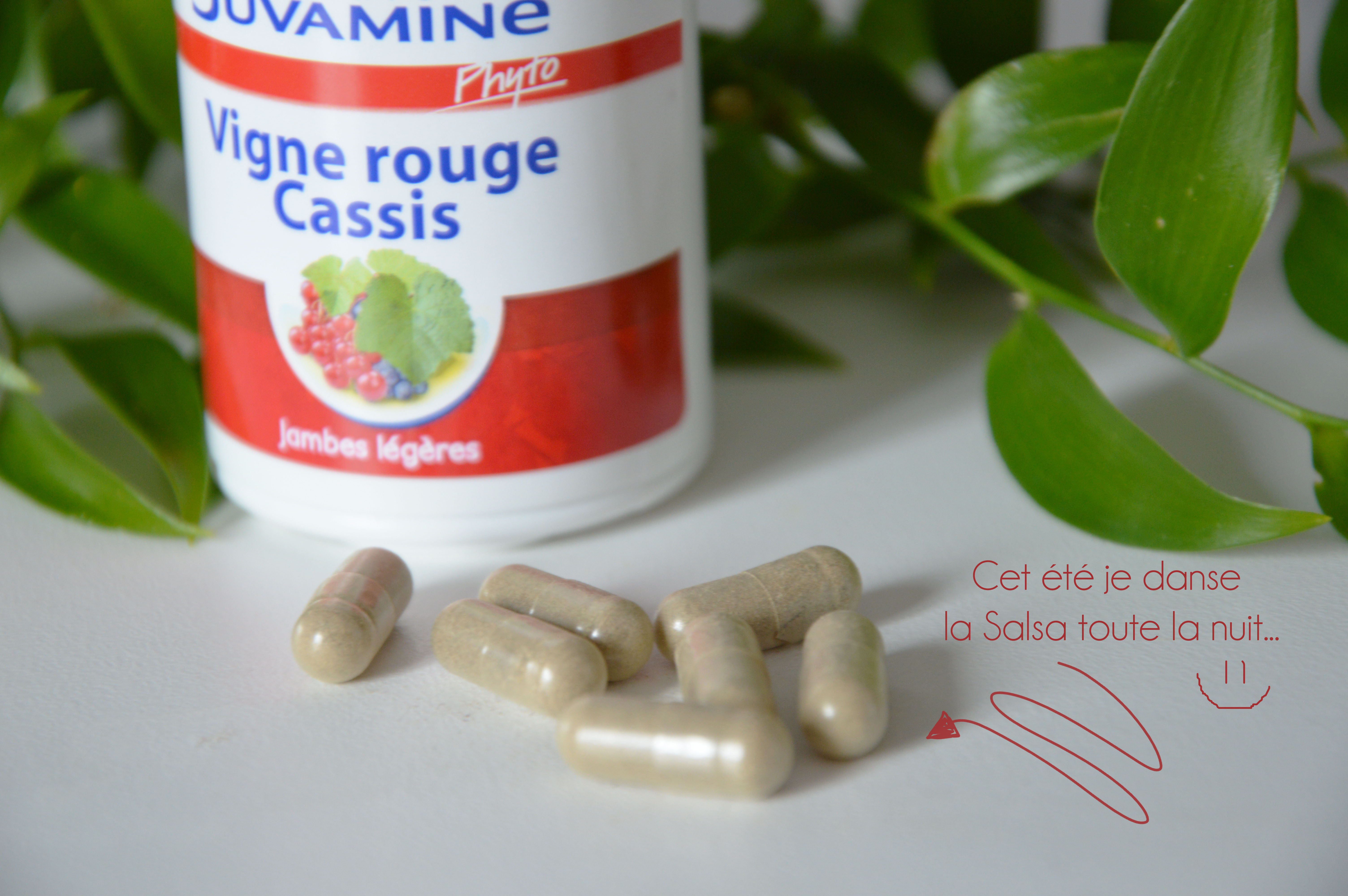 ALITTLEB_BLOG_BEAUTE_JUVAMINE_COMPLEMENTS_ALIMENTAIRES_REVUE_VIGNE_ROUGE_CASSIS_JAMBES_LEGERES_ZOOM