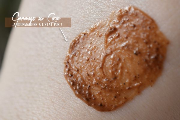 ALITTLEB_BLOG_BEAUTE_LYON_COSMETIQUE_ET_GOURMANDISE_AVEC_BERNARD_CASSIERE_GOMMAGE_AUX_FEVES_DE_CACAO_SWATCH