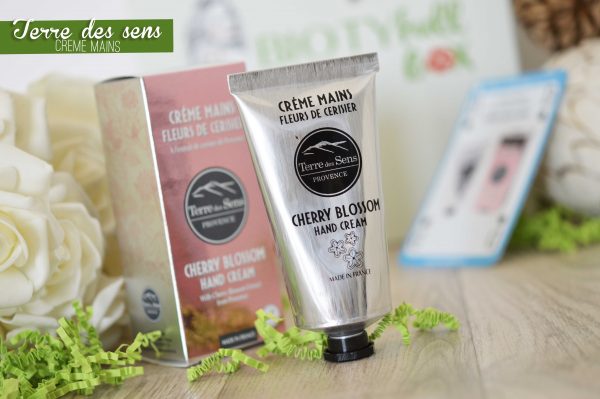 alittleb_blog_beaute_lyon_biotyfull_box_edition_septembre_2016_la_naturelle_terre_des_sens_creme_mains_fleur_cerisiers