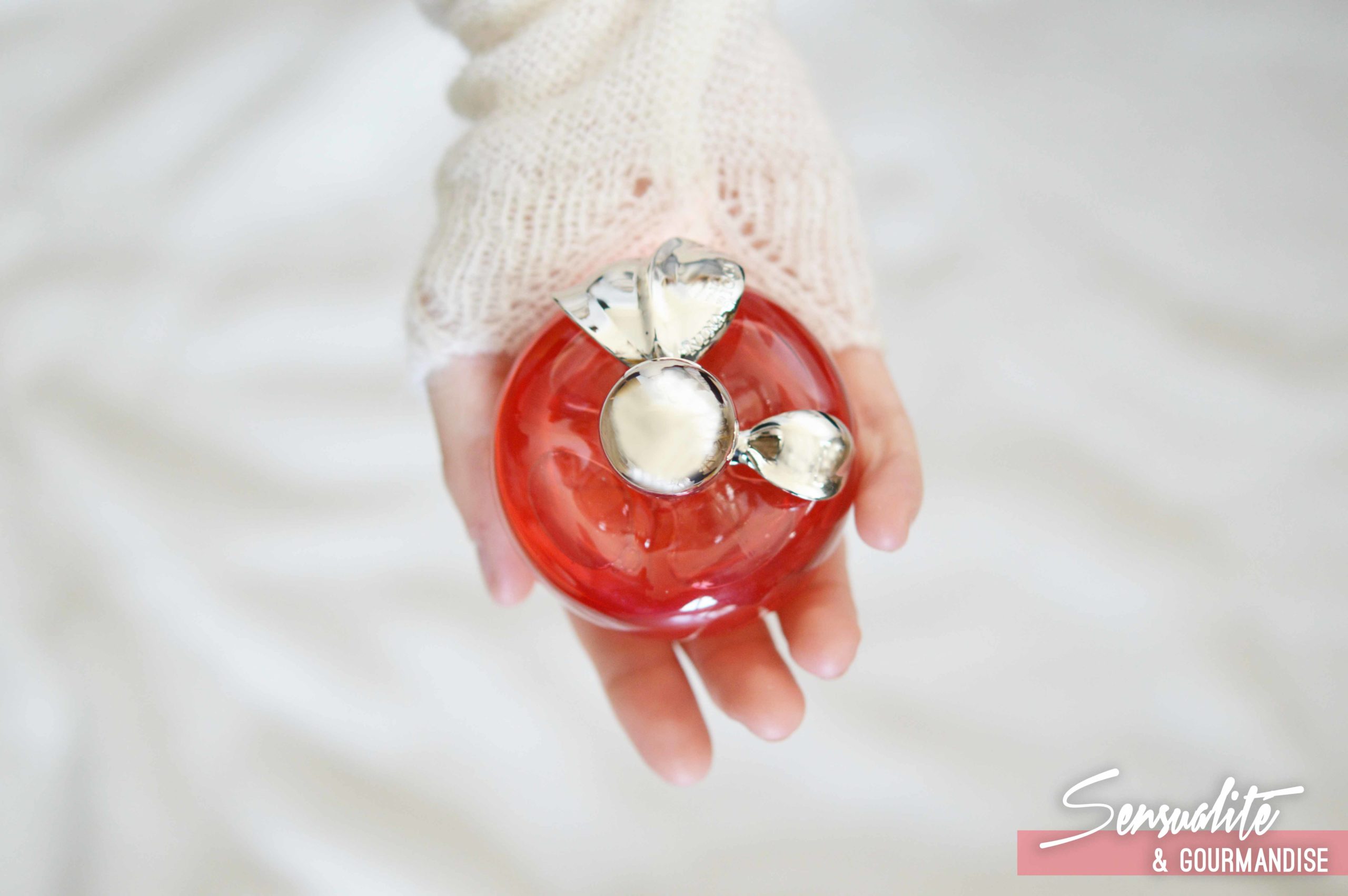 Un classique indémodable, le parfum Nina se présente dans un joli flacon en forme de pomme